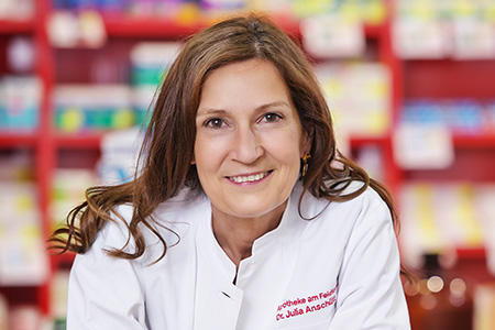 Fachapothekerin für Offizinpharmazie, Apothekenleiterin Dr. Julia Anschütz